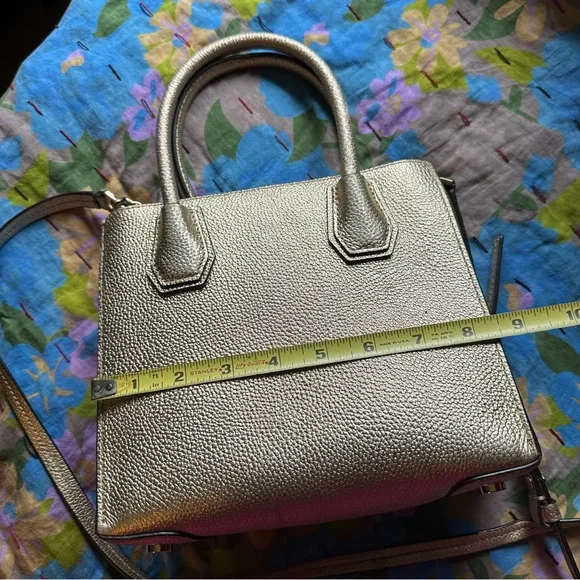 ⛅️[ Michael Kors ] Mercer Leather Crossbody Metallic Gold Bag - Picture 6 of 17